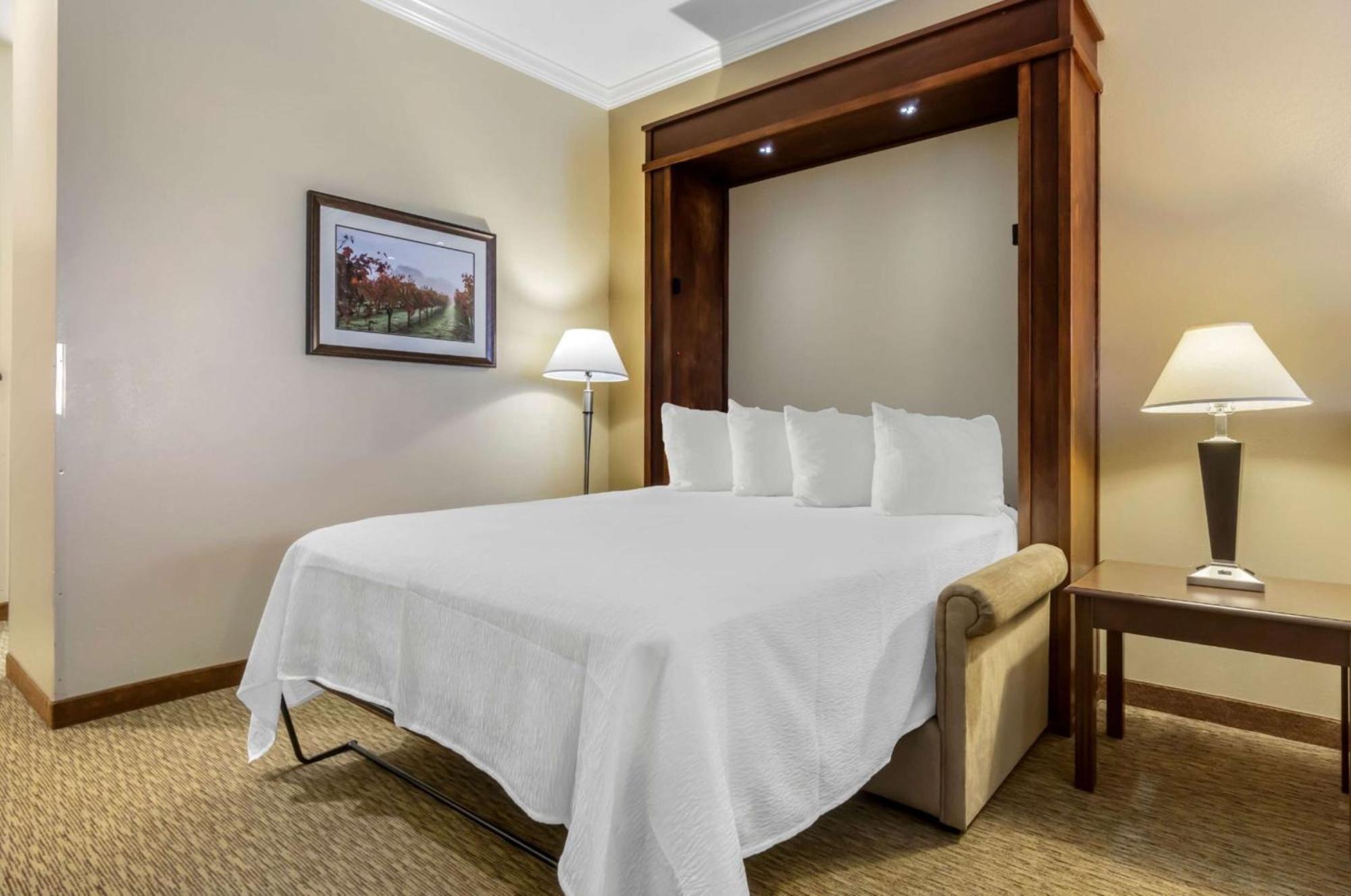 Best Western Plus Grapevine Inn Sunnyside Exterior photo