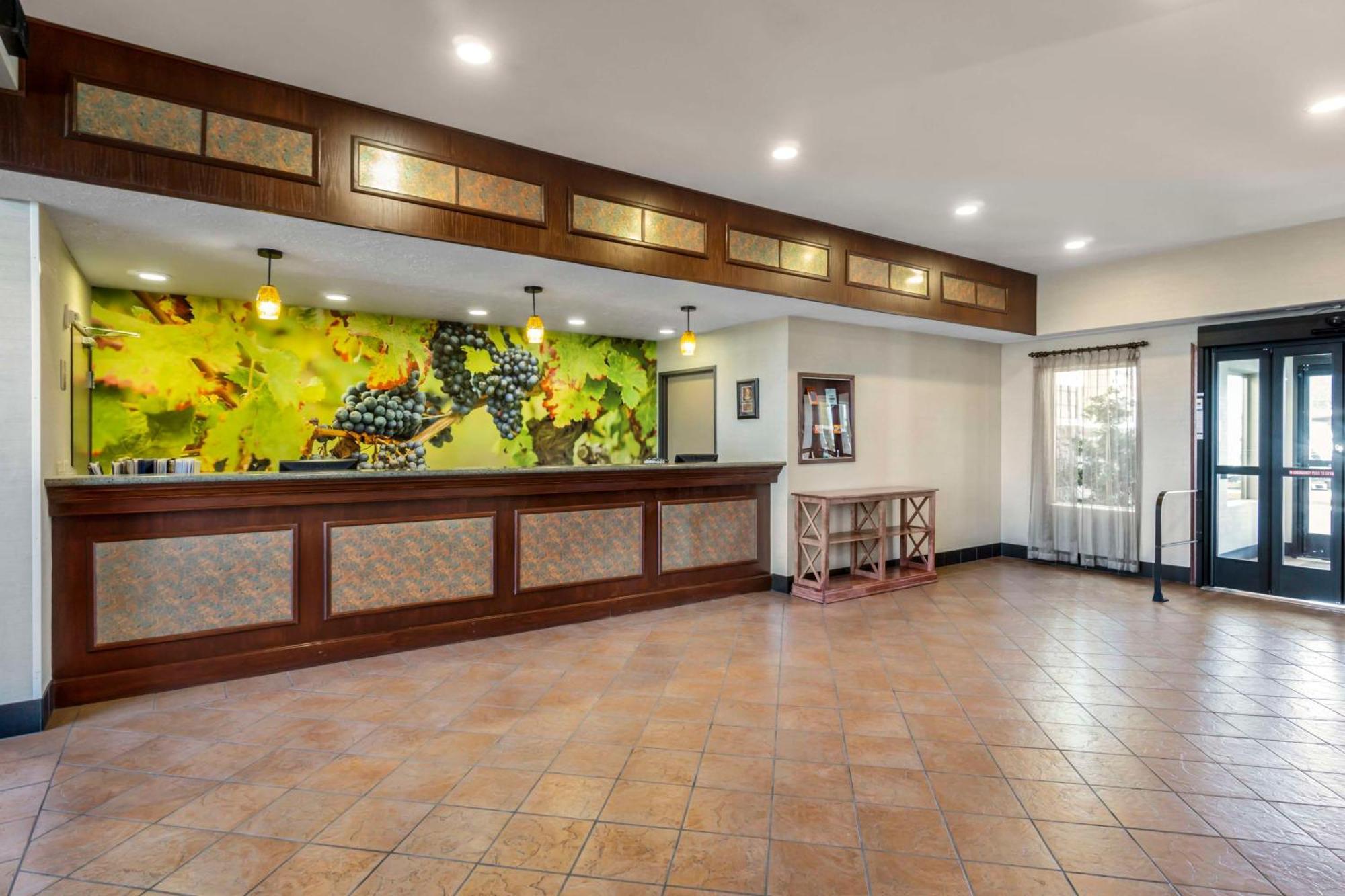 Best Western Plus Grapevine Inn Sunnyside Exterior photo